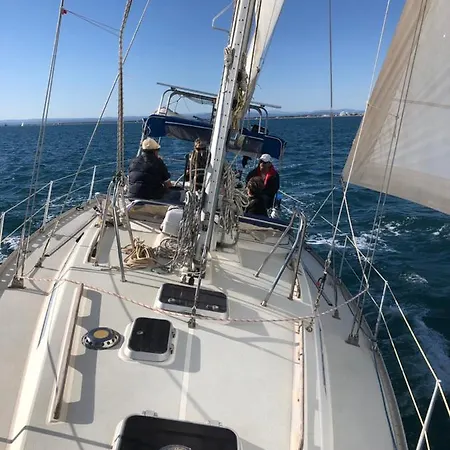 Location Insolite En Voilier, Navigation, Coucher De Soleil, Et Baignades En Botel *