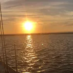 Location Insolite En Voilier, Navigation, Coucher De Soleil, Et Baignades En * Le Grau-du-Roi