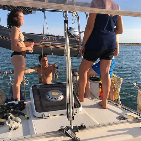 Location Insolite En Voilier, Navigation, Coucher De Soleil, Et Baignades En * Le Grau-du-Roi