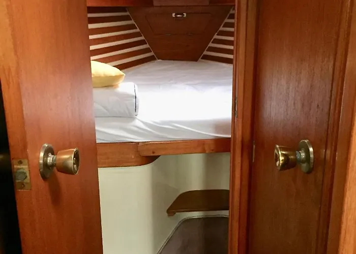 Hotel na wodzie Location Insolite En Voilier, Navigation, Coucher De Soleil, Et Baignades En *