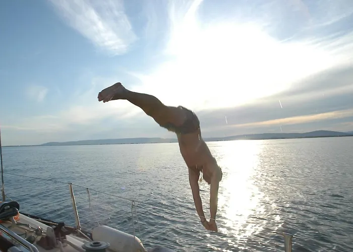 Location Insolite En Voilier, Navigation, Coucher De Soleil, Et Baignades En Hotel na wodzie